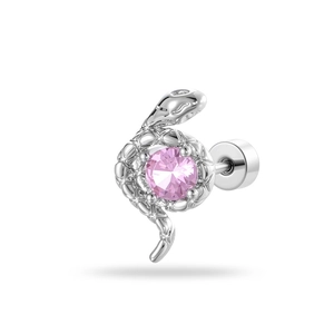 Clou d'oreille serpent en argent avec zircon rose rétro style punk sur fond blanc