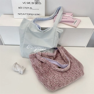 Détails des sacs cabas en toile et peluche imprimé léopard à grande capacité de rangement