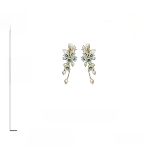 Vue détaillée des boucles de muguet avec dimensions 8,5 cm x 2,5 cm et poids total de 12,3 g