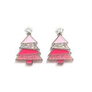 Detailansicht der rosa Glitzer-Weihnachtsbaum-Ohrringe mit silbernem Rand und Stern