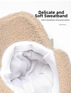 Détail du bandeau en coton respirant à l'intérieur de la casquette chaude en laine d'agneau