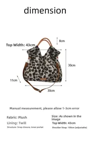 Tableau des tailles du grand sac léopard en peluche 43x30x11cm avec bandoulière réglable