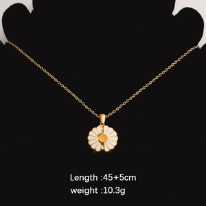 Gold daisy pendant necklace shown on black display with length 45+5cm and weight 10.3g