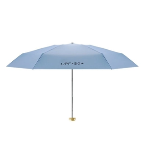 Sombrilla plana azul claro de 5 pliegues con protección UPF 50+ y diseño compacto