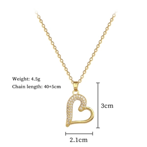 Detailed view of heart pendant necklace showing weight 4.5g and 40+5cm chain size