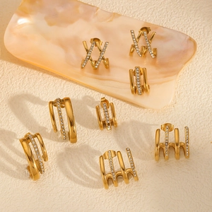 Boucles D Oreilles Creoles Elegantes En Acier Inoxydable Plaque Or 18K Avec Zircone Cubique Geometrique Pour Femmes