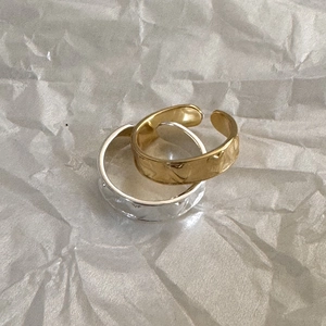 Minimalist S925 sterling silver heart rings with hammered texture in gold and silver