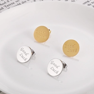 Set di orecchini a perno in acciaio inox oro e argento con incisione Good Luck