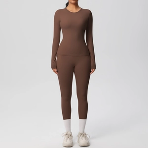 Ensemble de yoga marron pour femme avec haut à manches longues et legging taille haute