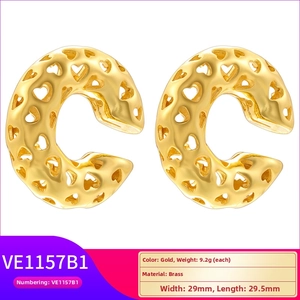 Detailed dimensions of gold brass C-shaped heart hollow earrings with twisted texture