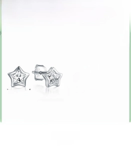 Détail de boucles d'oreilles étoile en argent 925 avec dimensions de 0,5cm et poinçon