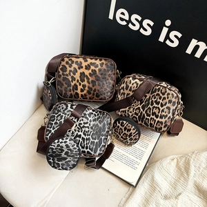 Schickes Set aus Umhängetaschen mit Leopardenmuster und kleinem Münzfach