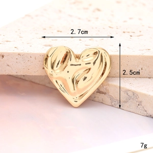 Accesorio de corazón de metal dorado con textura, 2,7x2,5 cm, peso 7 g