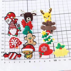 Bunte PVC-Weihnachtsringe mit Weihnachtsmann, Rentier und Zuckerstangen im Set