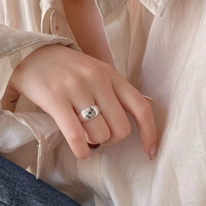 Detailed close-up of a 925 sterling silver zebra stone ring worn on a finger