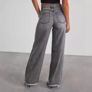 Vue arrière du jean large délavé gris à taille haute avec ourlet brut et poches