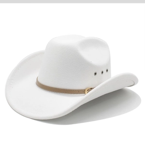 Chapeau de cowboy en feutre blanc avec bandeau en cuir marron et œillets métalliques