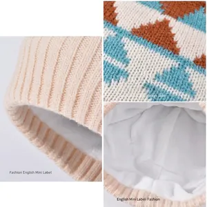Winter-Thermostrickmütze für Damen mit Fleecefutter und geometrischem Muster, Beige