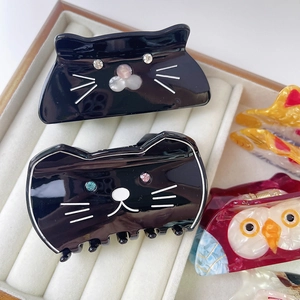 Pince à cheveux chat porte-bonheur noir en acétate avec détails décoratifs brillants