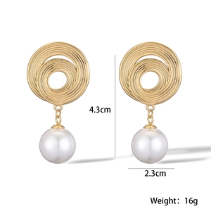 Detailed view of 18K gold plated geometric pearl earrings with 4.3cm length and 16g weight