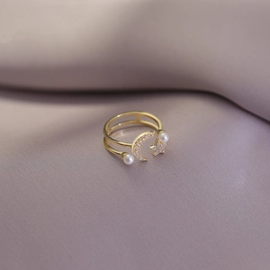 Anello vintage placcato oro con perle e motivi di luna e stelle in zircone