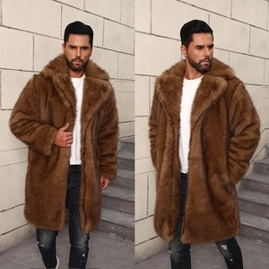 Détails du manteau en fausse fourrure marron pour homme avec grand revers et texture douce