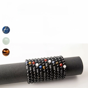 Tableau détaillé des 12 bracelets zodiaque en onyx noir naturel et pierres d'éléments