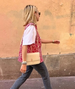 Fashionable double-sided printed vest paired with a white T-shirt and grey jeans