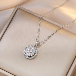 Minimalistische zilveren roterende zonnebloemketting van titaniumstaal met zirkoon