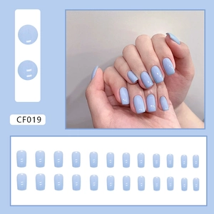 Himmelblaue quadratische Kunstnägel Set mit 24 glänzenden hellblauen Kunstnägeln