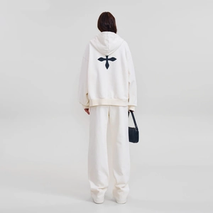 Ensemble sweat à capuche blanc avec imprimé croix noire au dos et jogging