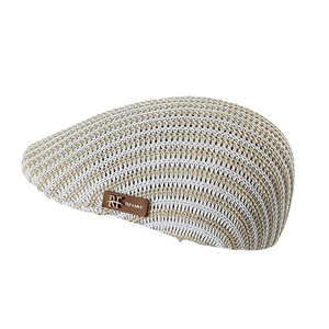 Berretto piatto estivo traspirante intrecciato beige e bianco con logo RF in pelle