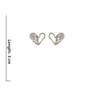 Detailed size specifications for heart-shaped rhinestone earrings with 925 silver pins