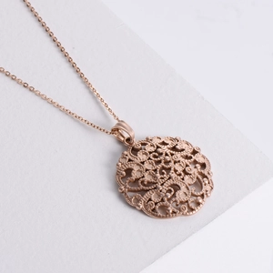 Luxurious rose gold stainless steel necklace featuring an intricate hollow floral pendant