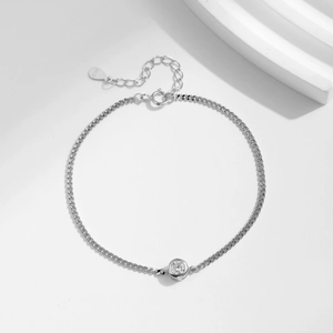 Elegant S925 sterling silver chain bracelet featuring a round moissanite solitaire stone