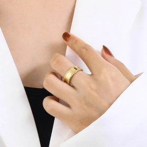 French style 18k gold plated stainless steel wide ring with beaded edge on female model
