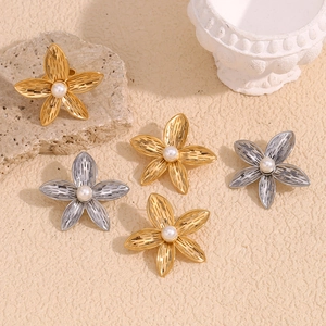 Retro 18K gold and silver frangipani rings with pearls on natural stone background