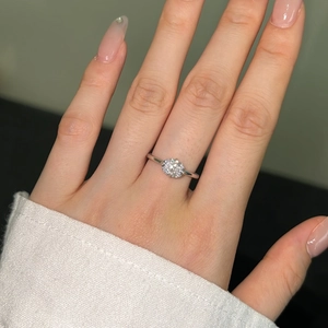 Detailed close-up of a S925 sterling silver ring with a round-cut sparkling zircon stone