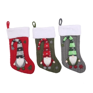 Set di 3 calze natalizie in maglia con gnomi 3D e bordi in morbido peluche