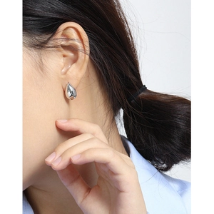 Minimalist S925 sterling silver waterdrop earrings with polished mirror finish for women