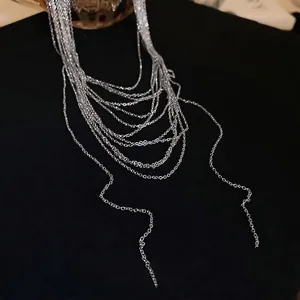 Collana multifilo minimalista in argento con design a catena stratificata per le donne