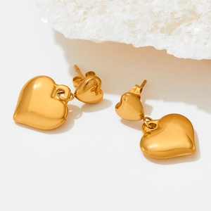 Polished gold double heart dangle earrings in a Japanese retro minimalist style