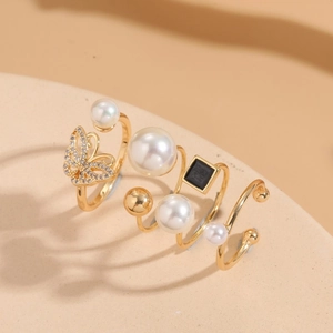 Luxuriöses 14K vergoldetes Ring-Set mit Schmetterlingsmotiven, Perlen und Zirkon-Details