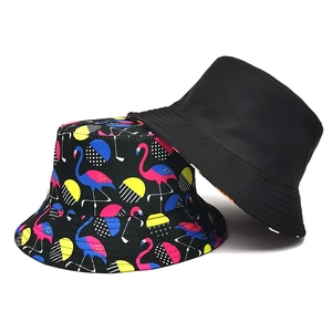 Reversible flamingo print bucket hat in black cotton with vintage geometric sun protection