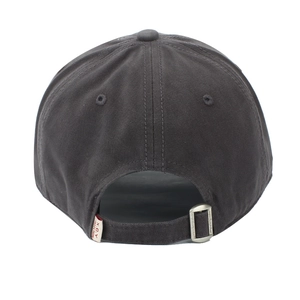 Vue arrière d'une casquette de baseball en coton gris foncé avec boucle en métal réglable