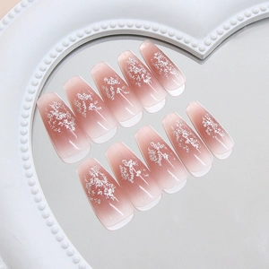 Unghie finte ballerina rosa sfumato con glitter argento in cornice a cuore