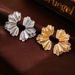 Boucles D Oreilles Clous En Forme D Eventail Plissé Alliage Avec Tige En Acier Grand Géométrique Statement Bijoux Pour Femmes
