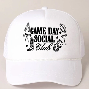 Cappellino trucker bianco Game Day Social Club con rete e icone social a tema sportivo