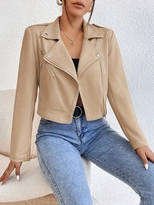 Veste de motard cintrée en similicuir beige pour femme avec fermetures éclair en métal