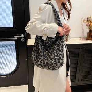 Fuzzy leopard print tote bag for women with large capacity in grey and black plush material